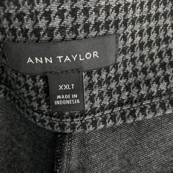 Ann Taylor stretch cropped pants. - Picture 3 of 3